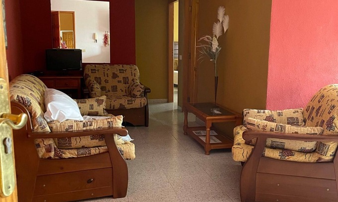Los Llanos de Aridane Apartment | Apartment 'Apartamento 5' with Shared Pool, Private Terrace and Wi-Fi