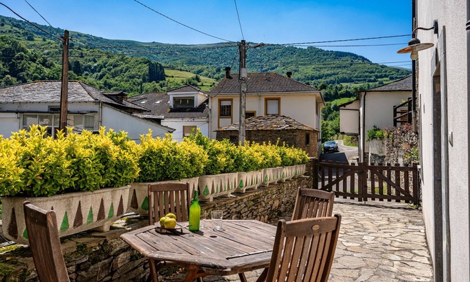 Cibuyo Apartment | Apartment 'Apartamento Narcea 4' with Mountain View, Private Terrace and Wi-Fi