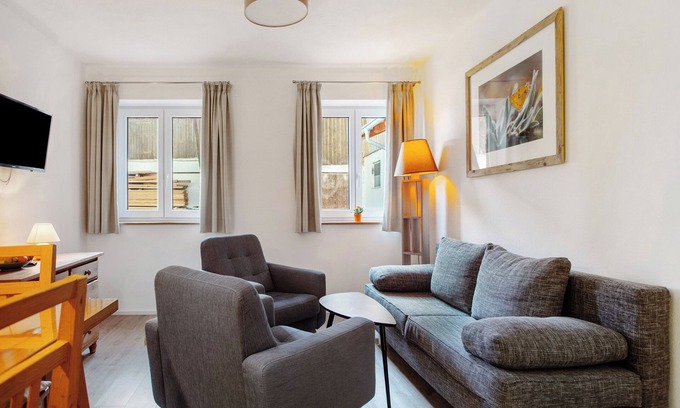 Ebersberg District Apartment | Apartment 'Appartement 2' with Shared Terrace, Shared Garden and Wi-Fi