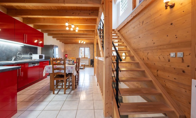 Lathuile Apartment | Apartment 'Appartement Atypique Lac Annecy' with Lake View, Balcony and Wi-Fi