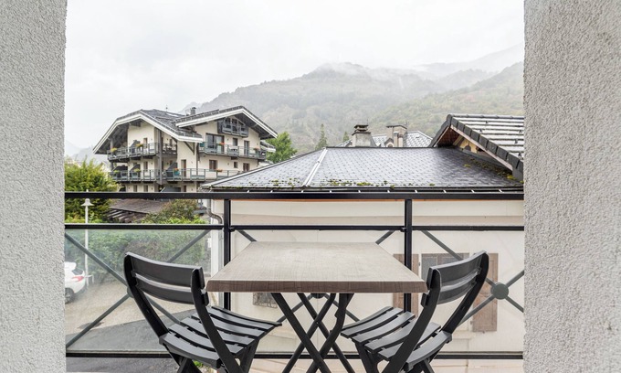 Brides-les-Bains Apartment | Apartment 'Appt Alba 6 Pers Plein Centre' with Mountain View, Private Terrace and Wi-Fi