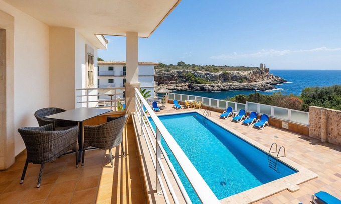 Cala Figuera Apartment | Apartment 'Aptos Villa Sirena Vista Mar' with Shared Pool, Wi-Fi and Air Conditioning