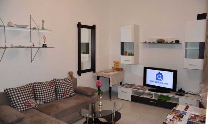 Vienna Apartment | Apartment No. 11 in Vienna near Schönbrunn/Westbahnhof | Keyless Check-In