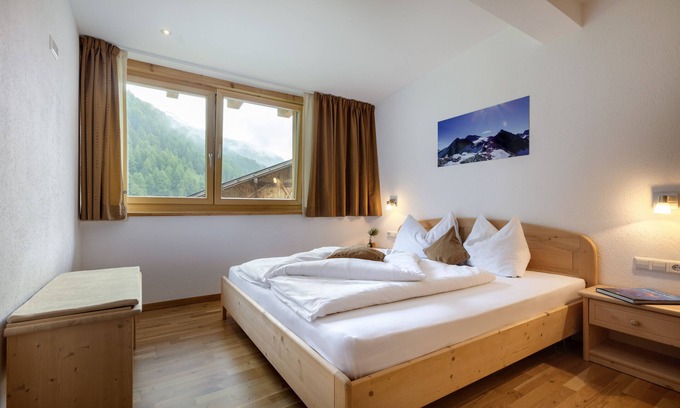 Malles Venosta Apartment | Apartment 'Ausserglieshof Wohnung Weißkugel' with Mountain View, Shared Garden and Wi-Fi