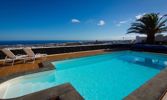 Tias Apartment | Apartment away from the crowd, with fantastic sea and panoramic views