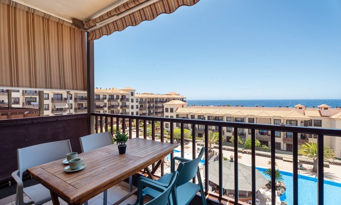 Arona Apartment | Apartment 'Balcón del mar - suite 353' with sunny south facing terrace and frontal sea view