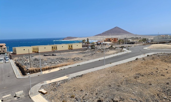 El Medano Apartment | Apartment Barraquito, balcony with sea view, close to the beach, wifi, ideal for surfers