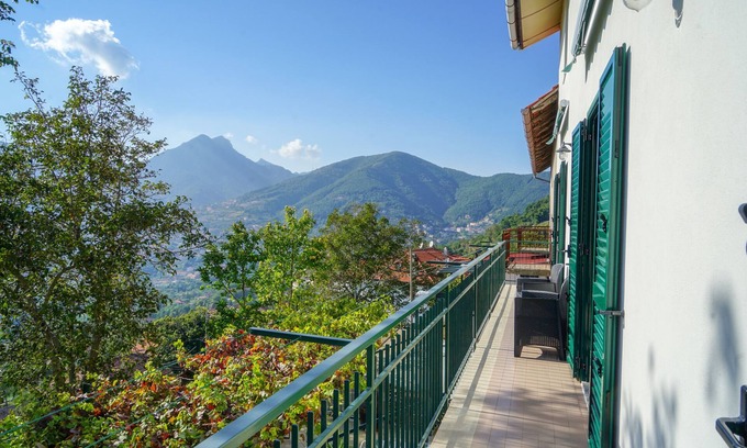 Agerola Apartment | Apartment 'Bella Veduta' with Sea View and Mountain View