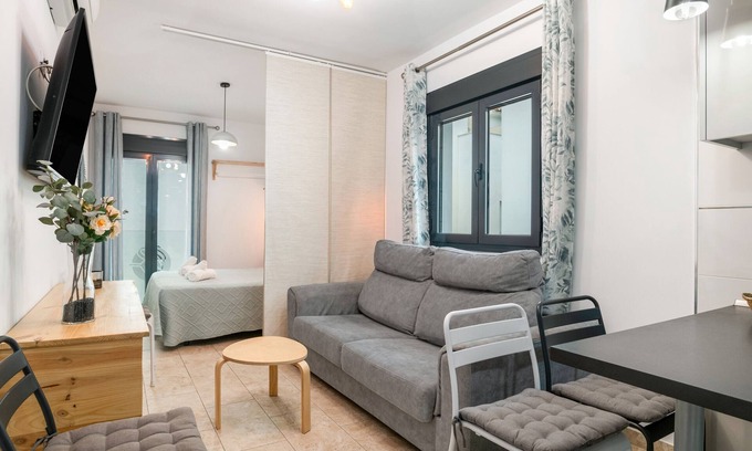 Barbate Apartment | Apartment 'Bellamar 5 Family Studio' with Wi-Fi and Air Conditioning