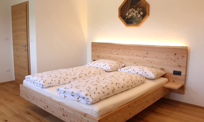 Collalbo Apartment | Apartment 'Bergwiese' with Mountain View, Shared Garden and Wi-Fi