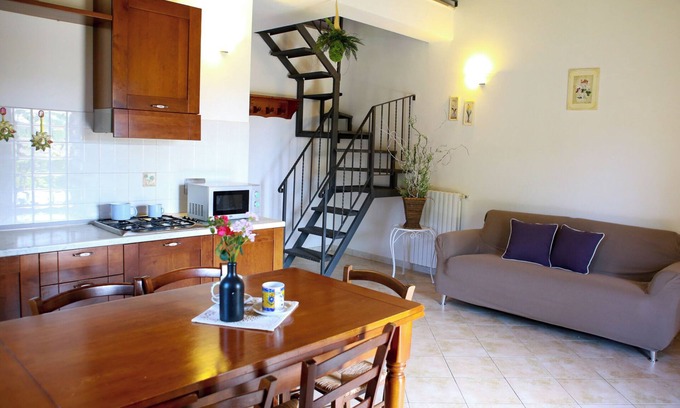 Santa Luce Apartment | Apartment 'Biancospino' with Shared Pool, Wi-Fi and Air Conditioning