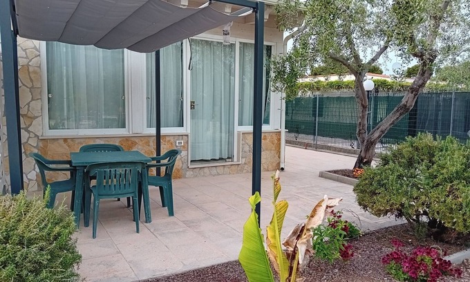 Vieste Apartment | Apartment 'Bilo Superior' with Private Garden, Wi-Fi and Air Conditioning