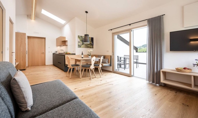 Barbiano Apartment | Apartment 'Blauburgunder' with Mountain View, Shared Pool and Wi-Fi