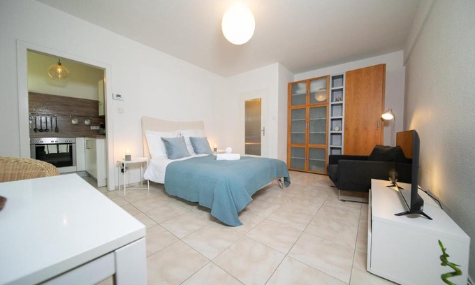 Pempelfort Apartment | Apartment Blue - Zentral und gut angebunden