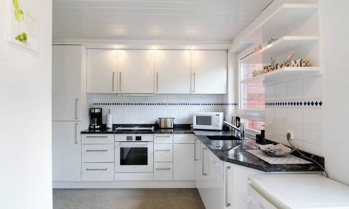 Wilhelmshaven House | 'Apartment by the Dyke' with Garden & Wi-Fi