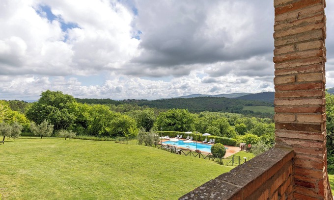 San Macario In Monte Apartment | Apartment 'Casa In Toscana Panoramica-Piscina' with Shared Pool and Shared Garden