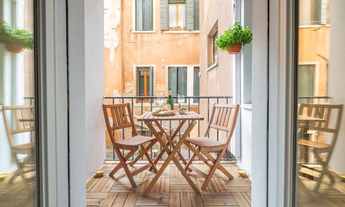 Cannaregio Apartment | Apartment "Ca del Mar Deluxe" with Balcony & Wi-Fi