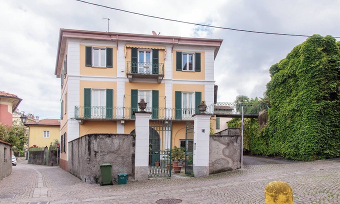 Porto Valtravaglia Apartment | Apartment 'Cà Del Lac' with Wi-Fi