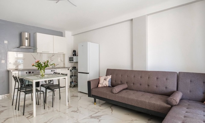 Carnot Apartment | Apartment 'Cannoise Escape' with Balcony, Wi-Fi and Air Conditioning