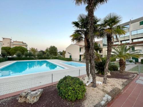 Caorle Apartment | Apartment Caorle de Lux 3min from the BEACH, swimming pool, parking