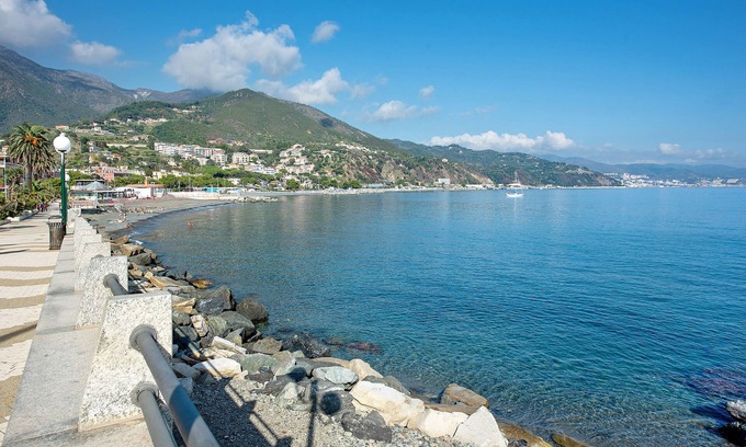 Arenzano Apartment | Apartment 'Capitan Romeo' with Balcony and Wi-Fi