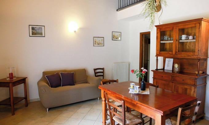 Santa Luce Apartment | Apartment 'Caprifoglio' with Shared Pool, Wi-Fi and Air Conditioning