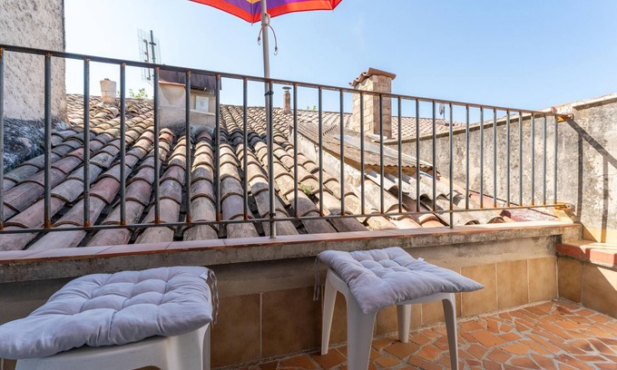Vaison-la-Romaine Apartment | Apartment 'Casa Zio' with Balcony, Wi-Fi and Air Conditioning