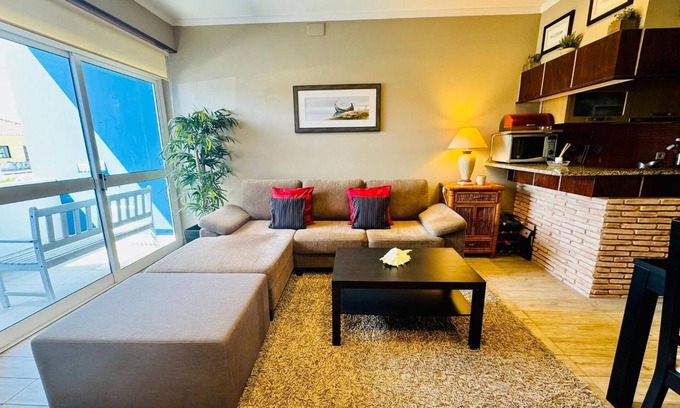 Torreira Apartment | Apartment 'Casa Azul' with Private Terrace, Private Garden and Wi-Fi