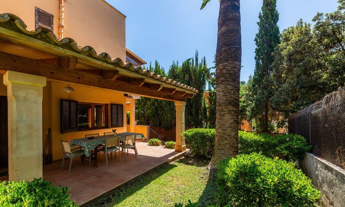 Cala San Vicente Apartment | Apartment 'Casa Caracola' with Private Terrace and Wi-Fi