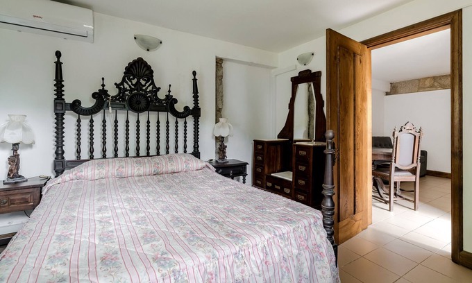 Vila do Conde Apartment | Apartment 'Casa Do Caldas - Casa 4' with Shared Pool, Wi-Fi and Air Conditioning