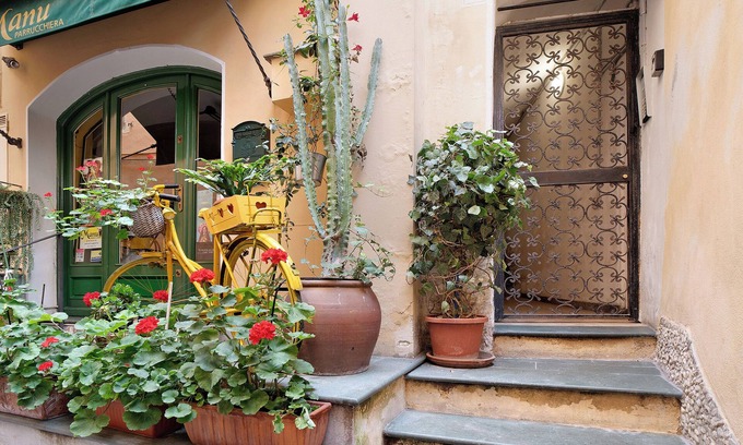 Bordighera Apartment | Apartment 'Casa Elena' with Wi-Fi and Air Conditioning