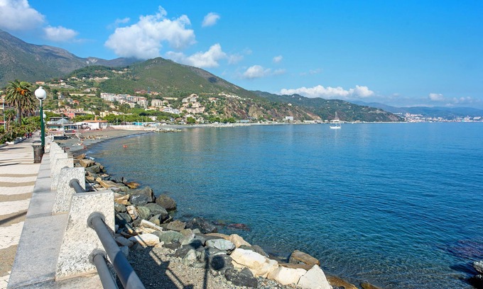 Arenzano Apartment | Apartment 'Casa Laura' with Private Terrace