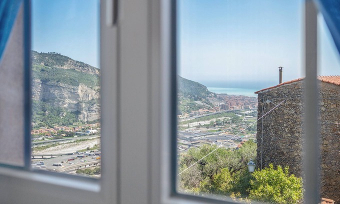 Ventimiglia Apartment | Apartment 'Casa Ofelia' with Sea View, Wi-Fi and Air Conditioning