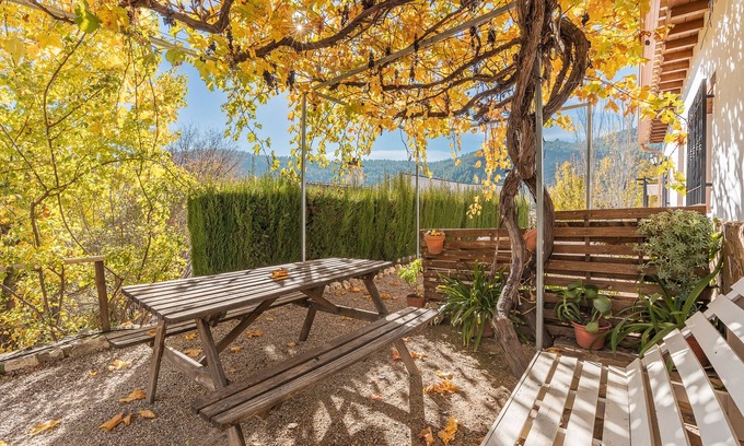 Castril Apartment | Apartment 'Casa Rocío' with Mountain View, Wi-Fi and Air Conditioning
