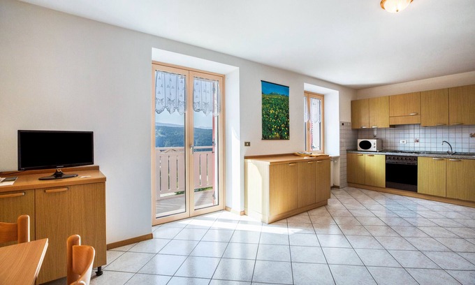 Brez Apartment | Apartment 'Casa vacanze Rosa 5' with Mountain View, Balcony and Wi-Fi