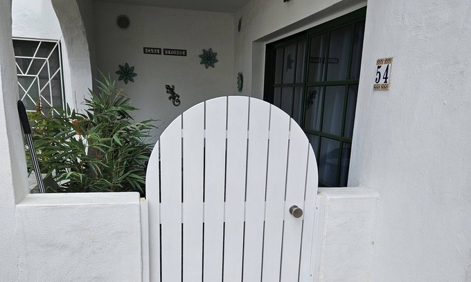 Bahia Calma Apartment | Apartment Casa Yvonne ideally suited for short or long-term stays