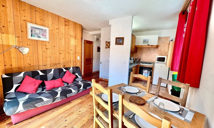 Ristolas Apartment | Apartment 'Chez Agathe Au Chalet De Segure' with Mountain View, Shared Garden and Wi-Fi
