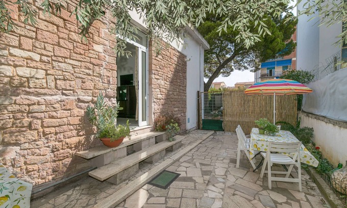 Piombino Apartment | Apartment "Con Giardino a due Passi dal Mare" with Private Garden & Wi-Fi