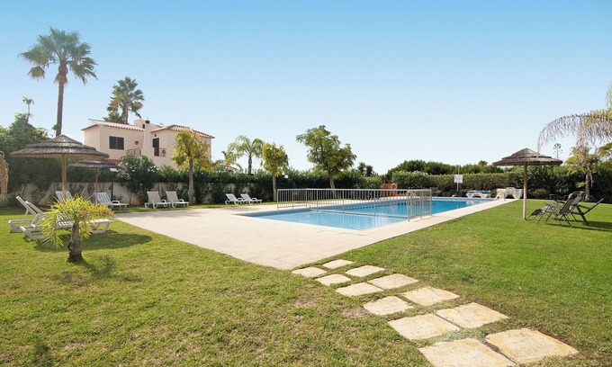 Vale de Parra Apartment | Apartment 'Condomínio Quinta Do Vale' with Shared Pool, Wi-Fi and Air Conditioning