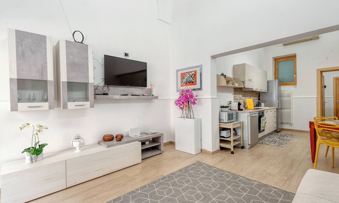 Brindisi Histotic Center Apartment | Apartment 'Conte Cavour' with Private Terrace, Wi-Fi and Air Conditioning