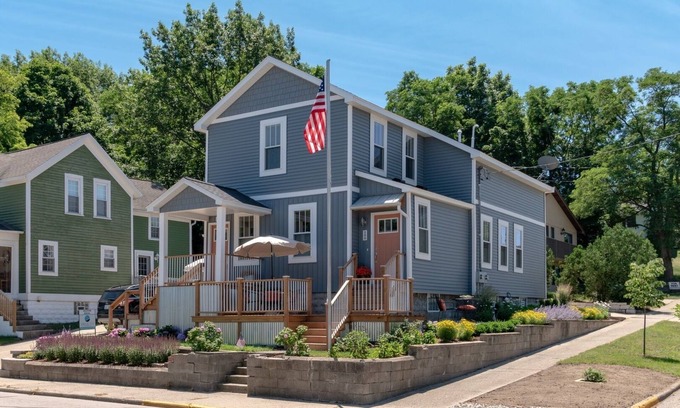 Grand Haven Apartment | Apartment Cottage walk to Grand Haven attractions