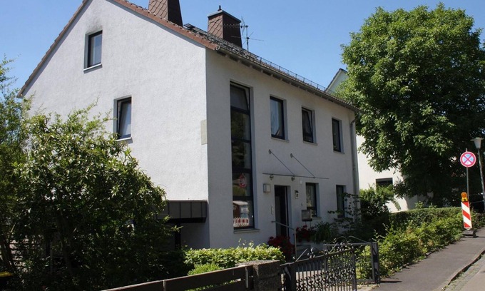 Kirchditmold Apartment | Apartment 'Das Blaue Haus' with Private Terrace and Wi-Fi