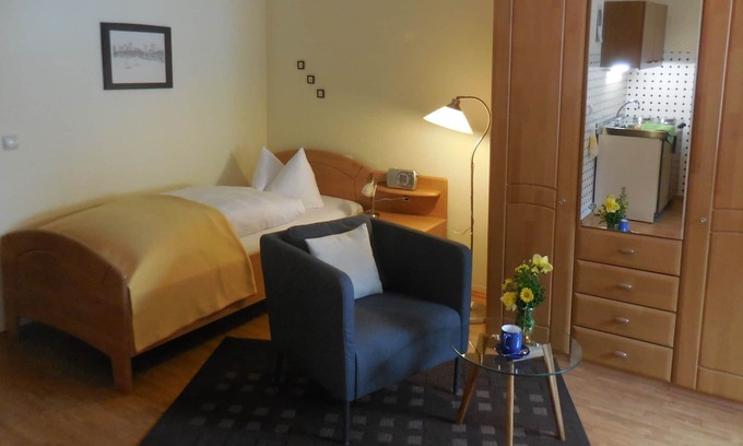 Bad Soden-Salmuenster Apartment | Apartment 2, 22 sqm, living/bedroom with kitchenette, balcony, max. 1 person