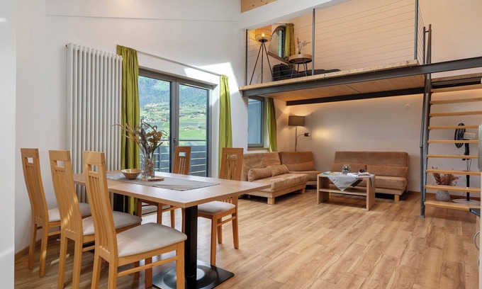 Schenna Apartment | Apartment 'De Luxe 5' with Mountain View, Shared Terrace and Wi-Fi