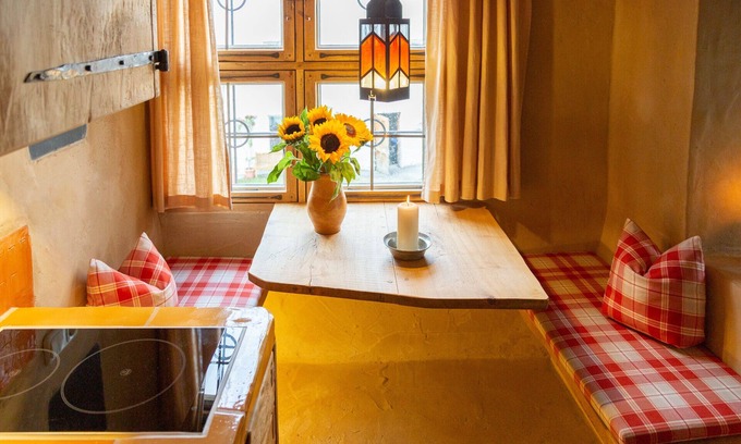 Trostberg Apartment | Apartment Freiherrnstubn in the tower to Schloss Schedling near the Chiemsee