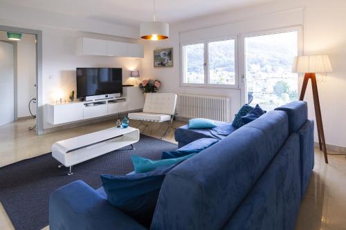 Caslano Apartment | Apartment Design - Terrazzo, vista lago mozzafiato