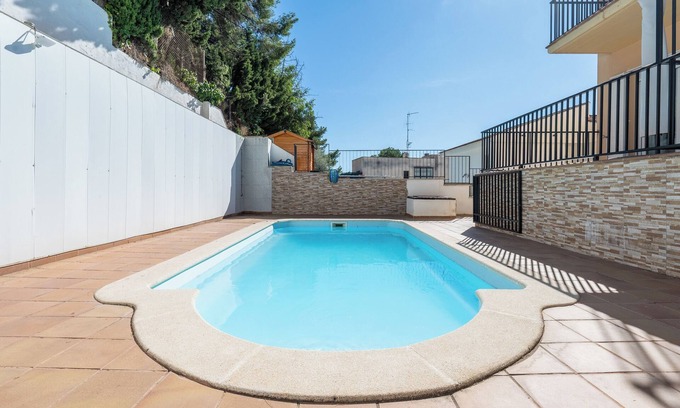 Segur de Calafell Apartment | Apartment 'Dorada 2-2' with Shared Pool, Shared Garden and Wi-Fi