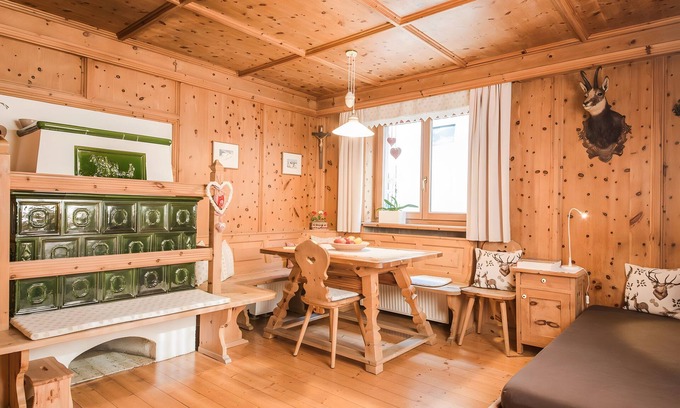Laces Apartment | Apartment 'Draxlhof Latsch' with Mountain View, Private Garden and Wi-Fi