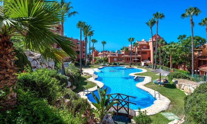 Urbanizacion Hacienda las Chapas Apartment | Apartment 'Dream Days in Marbella' with Mountain View, Wi-Fi and Air Conditioning