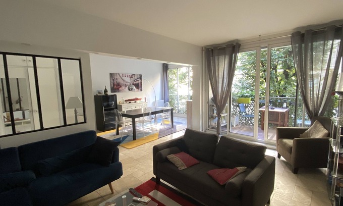 Grenelle Apartment | Apartment Eiffel Tower view